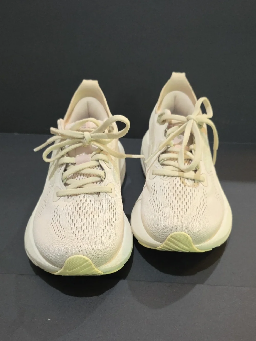 Brooks Glycerin 22 Womens Cream Lace-Up Athletic Sneakers Size 6_5
